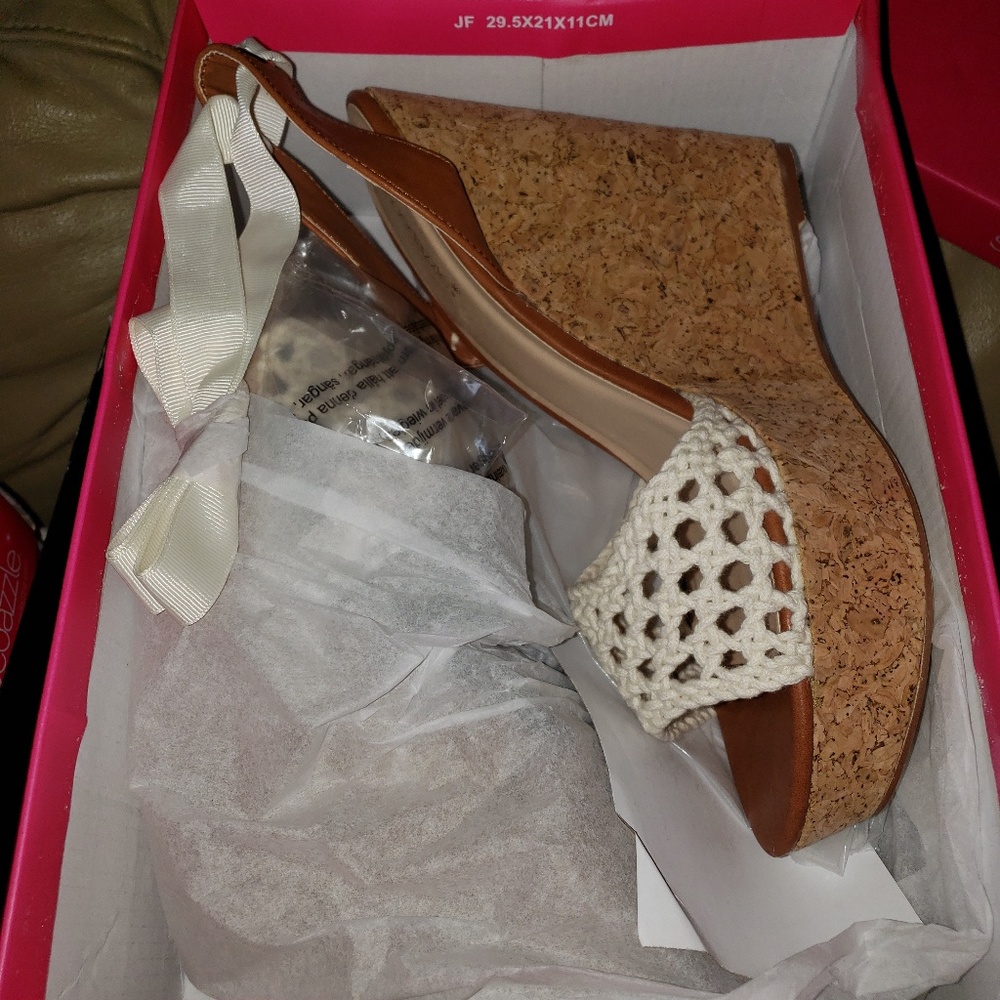 Size 11w wedge sandals
